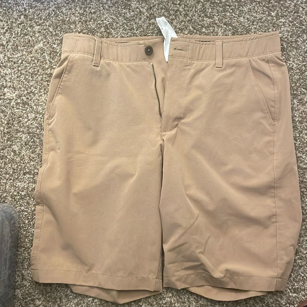 Under armour khaki golf shorts